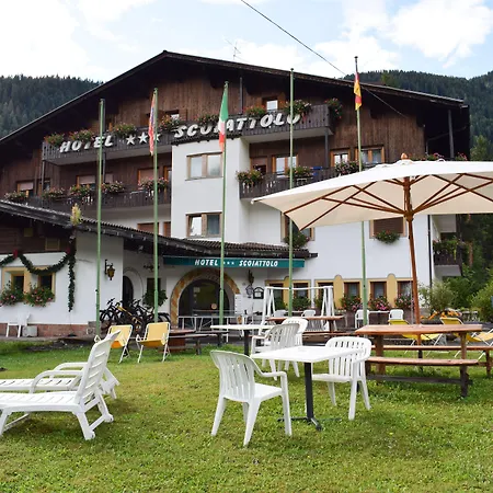 호텔 Scoiattolo Dolomites Experience 팔카데